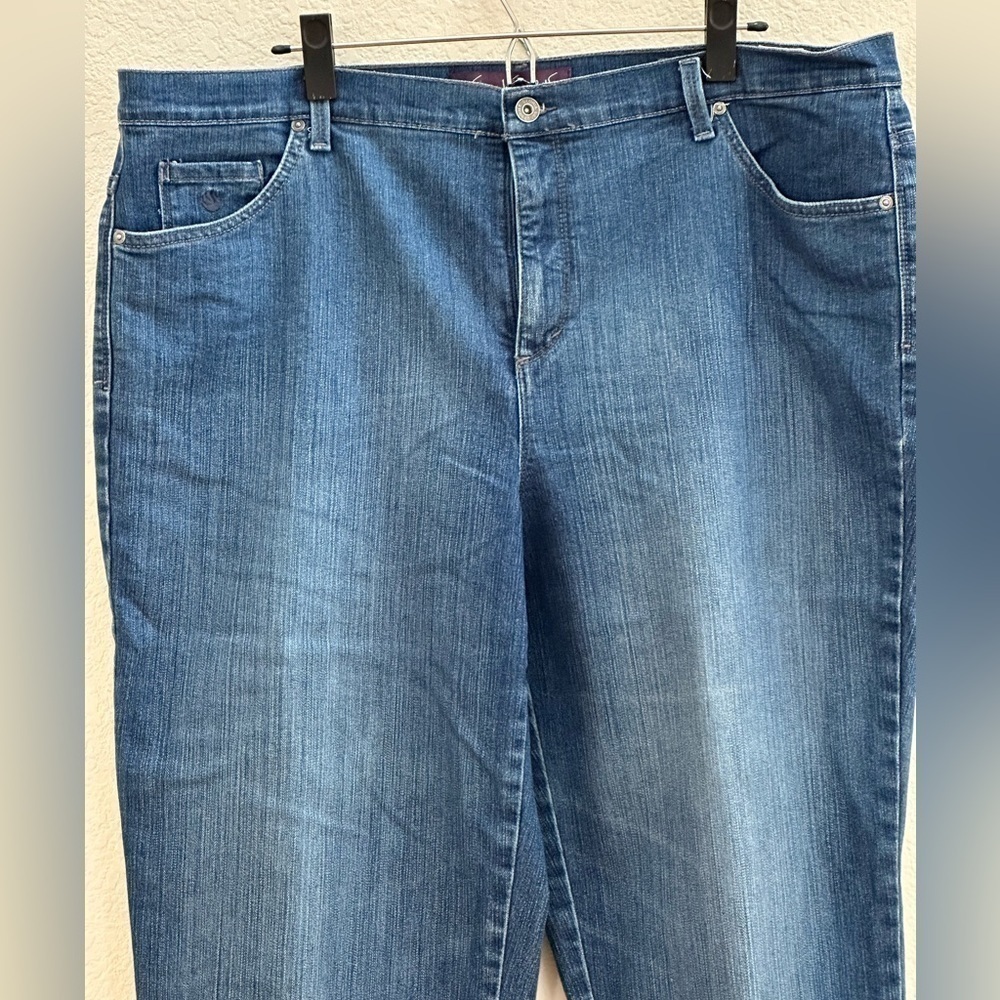 Gloria Vanderbilt denim jeans 18W “Amanda” style - Picture 2 of 6